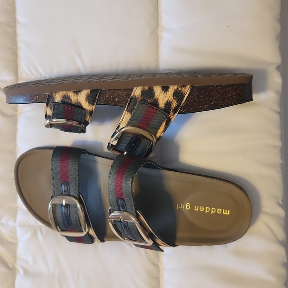 MADDEN GIRL | Bambamm Buckle Sides Sandals - Picture 2 of 3